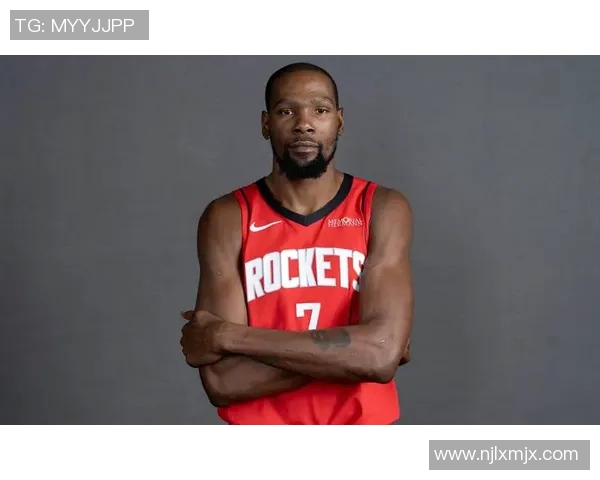 杜兰特手感冰凉，火箭双少合砍53分险胜独行侠，英雄联盟篮球战术展现团队协作力量